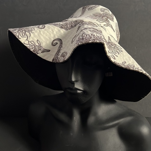 OndadeMar Ladies Reversible Seahorse Bucket Hat - Picture 15 of 16